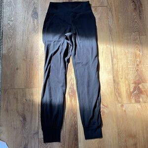 Woman’s Lululemon align joggers